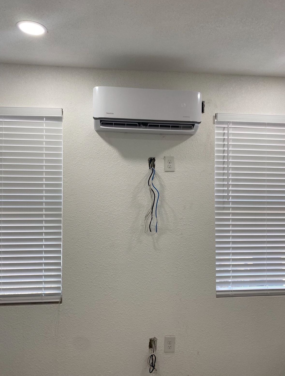 AC UNITS FOR SALE OF ALL SPACES MINI SPLITS