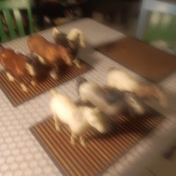 6 Figurines  Horses 