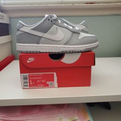 NIKE DUNK LOW
