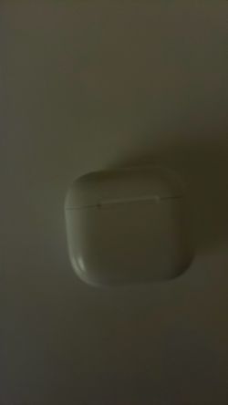 Apple head phones charging case