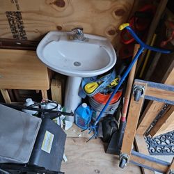 Pedestal Sink With Faucet