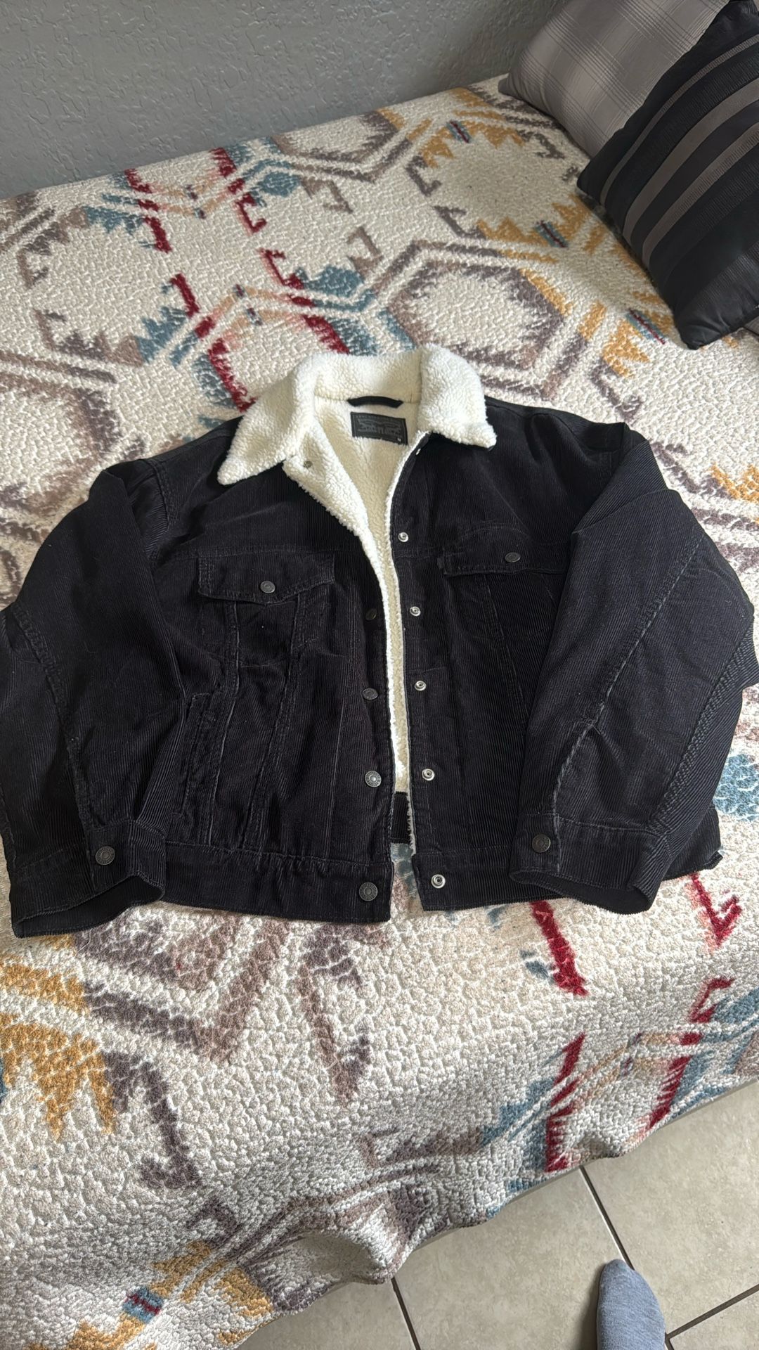 Levi's Jacket - Medium (NEW)