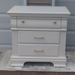Grgeous Vaughan Bassett Night Stand with 3 Drawers