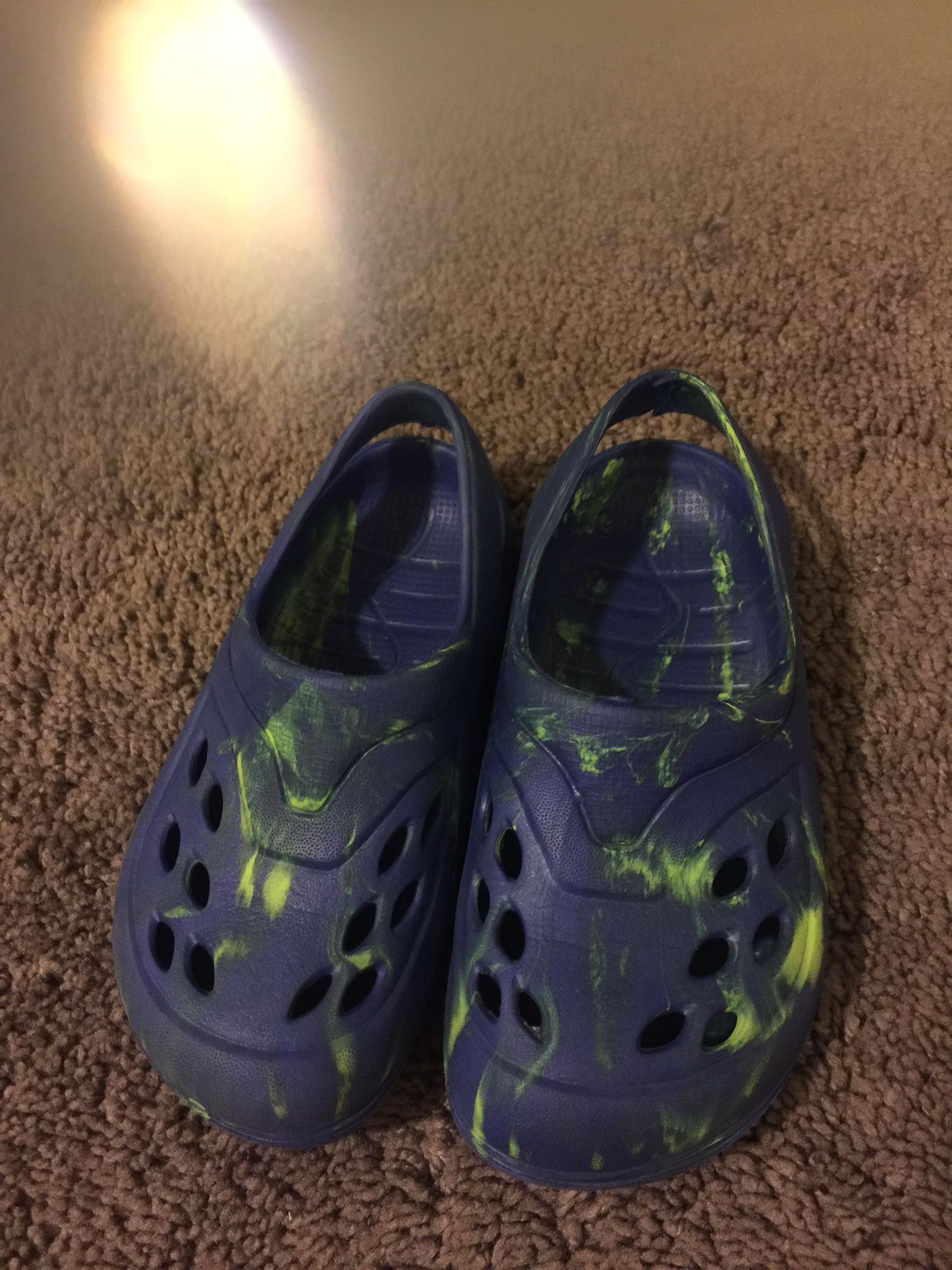 Toddlers crocks 10c
