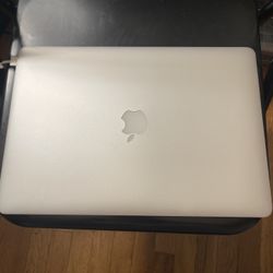 MacBook Pro Retina 2015 15 Inch I7 2.8 Ghz 16 GB Ram And 1 TB hard Driver  