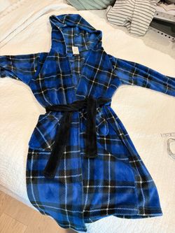 Boys robe 10/12 like new blue plaid