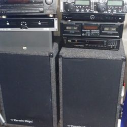 Vintage Stereo System With Speakers 