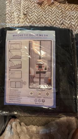 Magnetic door mesh