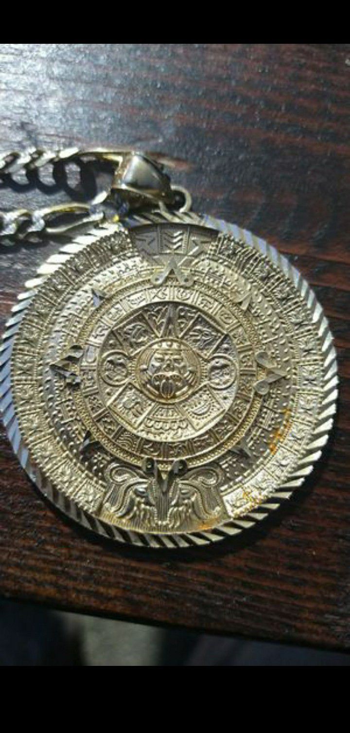 14 KT gold chain with Aztec calendar pendent