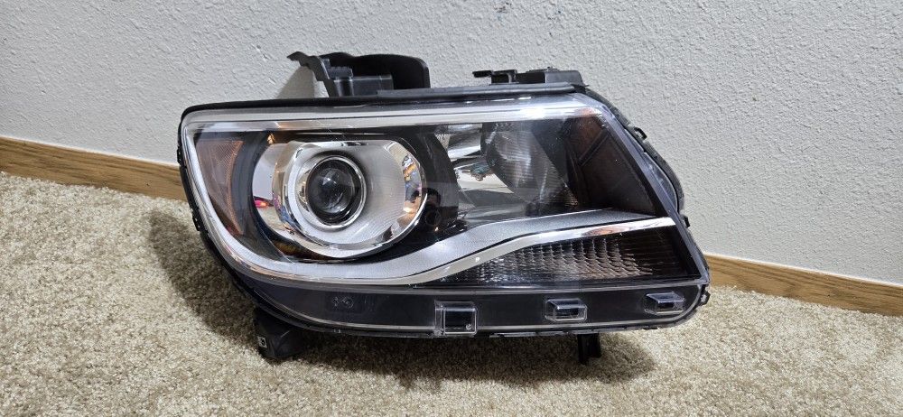2015-2022 Chevrolet Colorado OEM Headlight Right RH Side Halogen Projector
