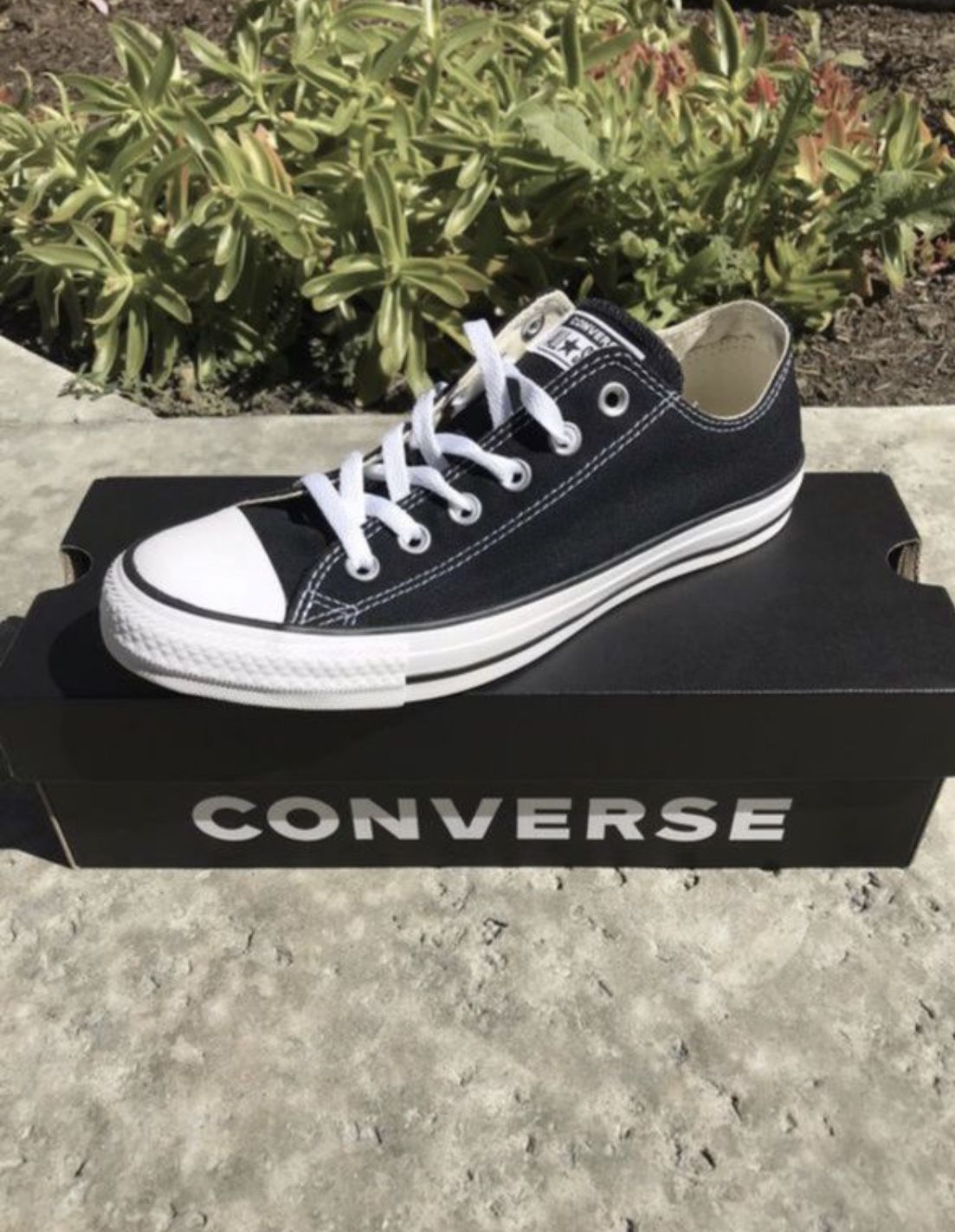 Converse low top ( Men’s 10.5 ) ONLY !