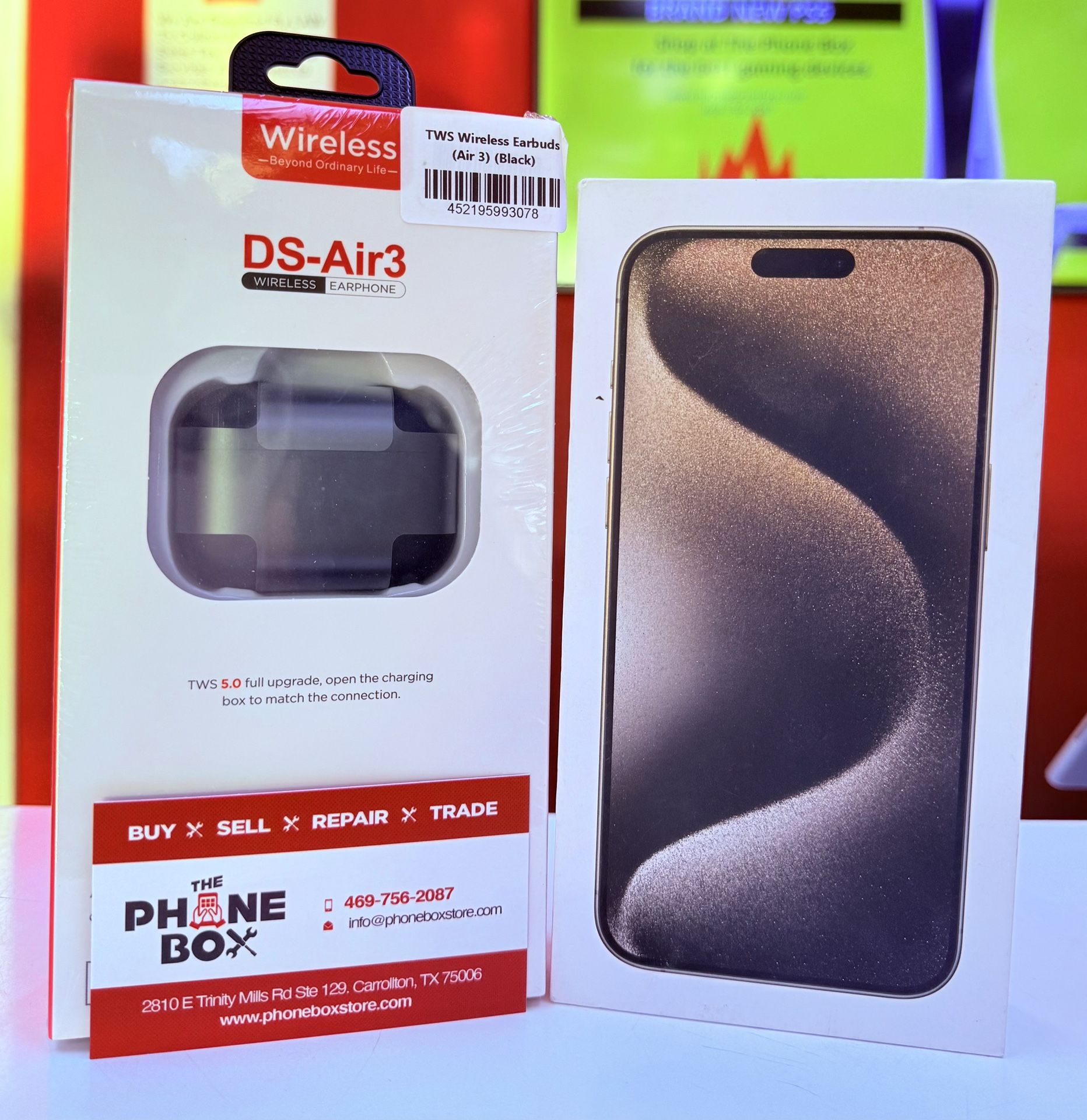 iPhone 15 Pro Max Unlocked 256GB With Free Wireless Headphones