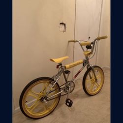 Mongoose Strangerthings Bmx Bike