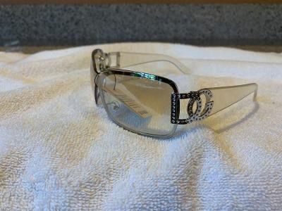 New Women's DG Sunglasses in Clear or White
