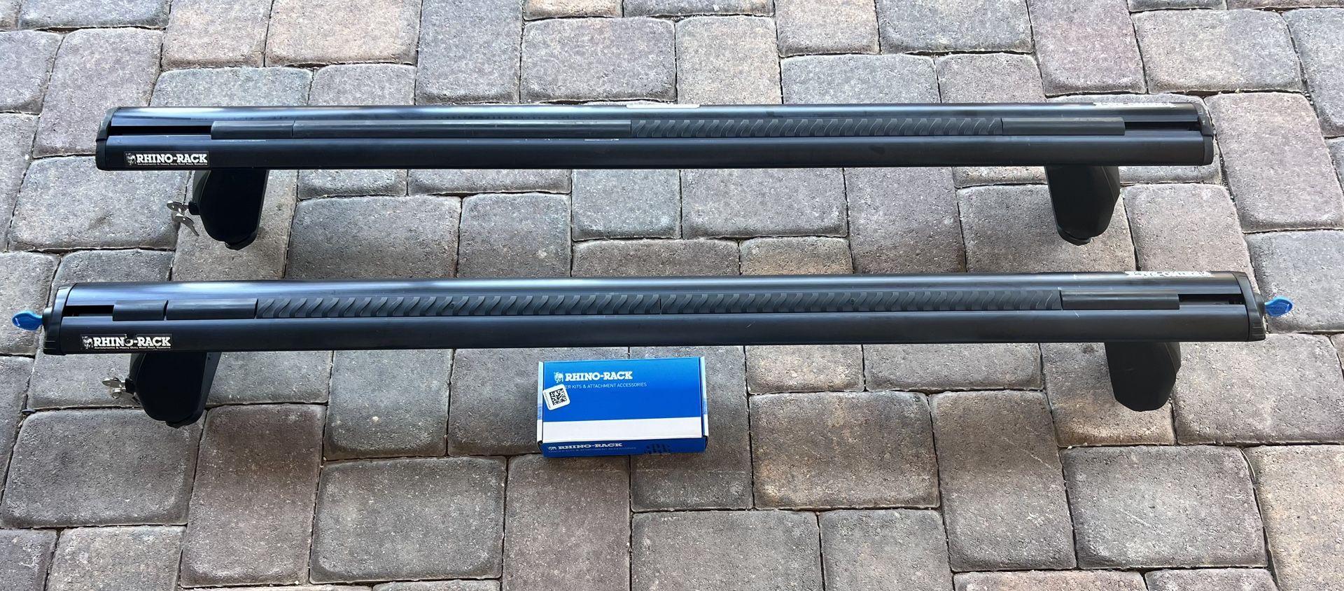 TUFF STUFF TRAILHEAD ROOFTOP TENT & Rhino Rack Cross Bars