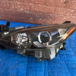 OEM | 2014 - 2016 Mazda 3 Halogen Headlight (Left/Driver)