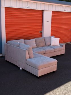 Free Delivery 🚚 - Gray Microfiber Sectional Sofa with Chaise