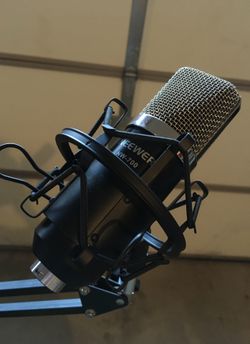 New Neewer NW-700 microphone with stand