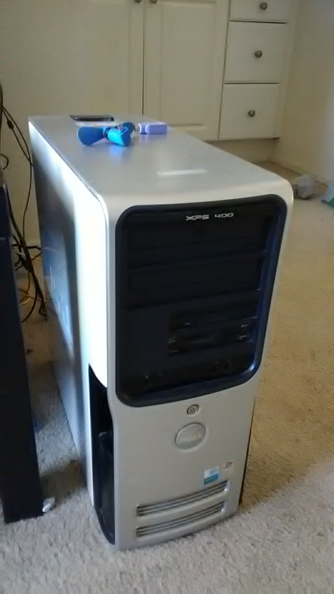 Dell desktop computer.. everything included