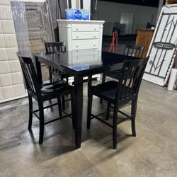 Dinning Table And Chairs $180