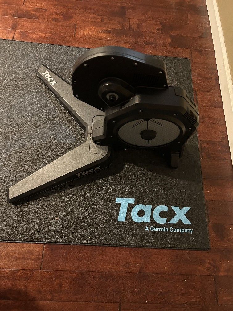 Tacx Flux S Smart Trainer and Mat