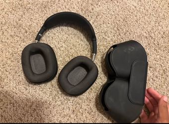Black Apple AirPod max