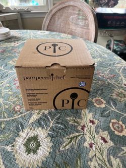 Pampered Chef Breakfast Sandwich Maker Ceramic Egg Cooker