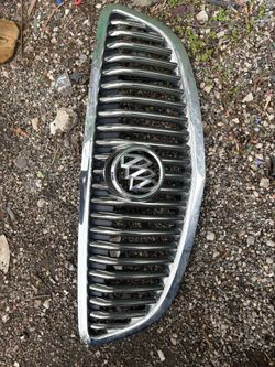 BUICK ENCLAVE UPPER GRILL VERY GOOD CONDITION