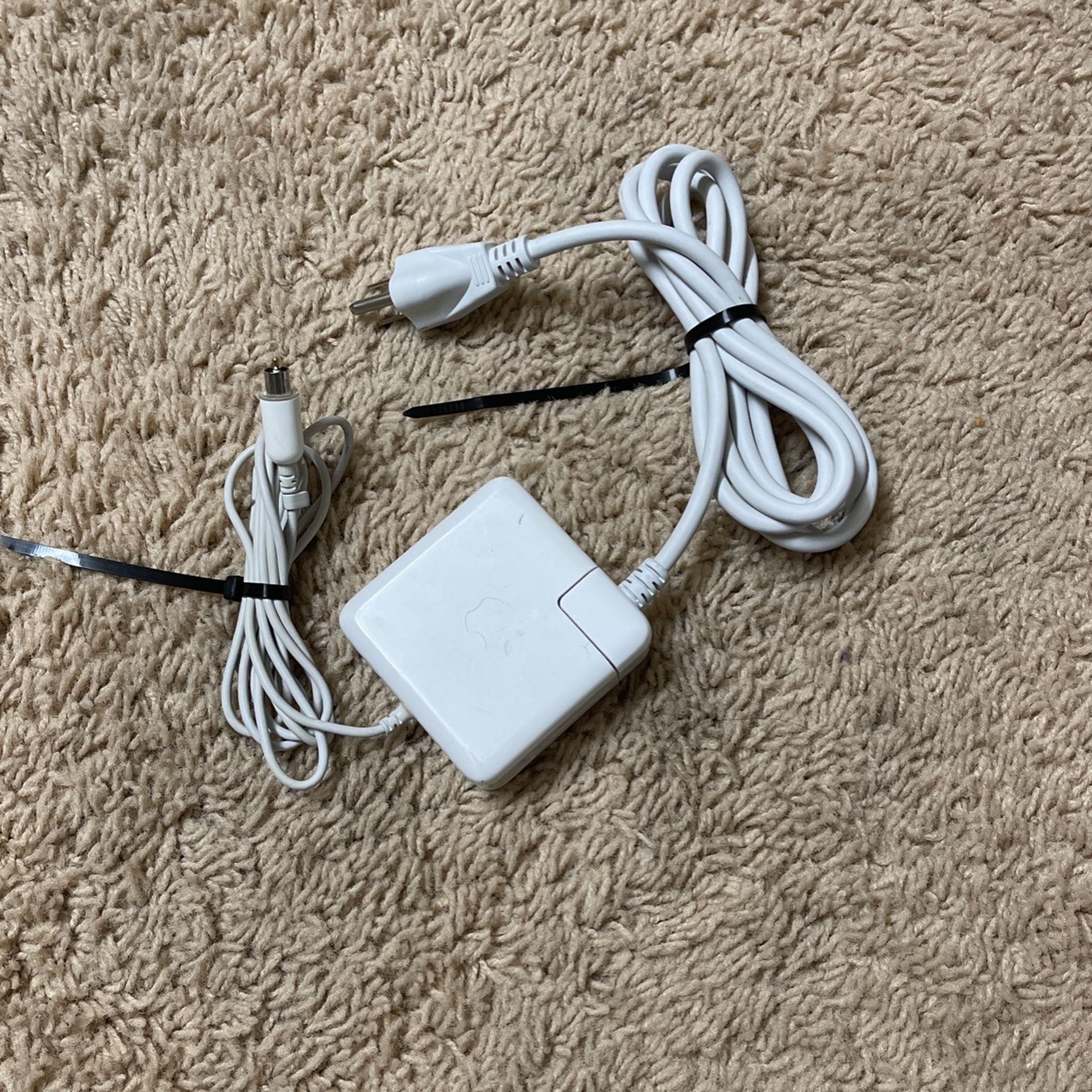 Apple Model No A1036 45W Portable Laptop Power AC Adapter 24V 1.875A OEM