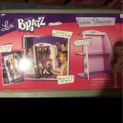 Bratz 2006 Fashion Show Case Wall Shelf Display Sealed 