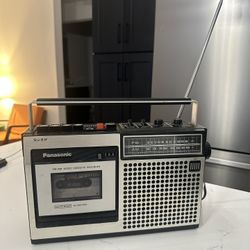 Vintage Panasonic RQ-542S Portable FM/AM Radio Cassette Recorder