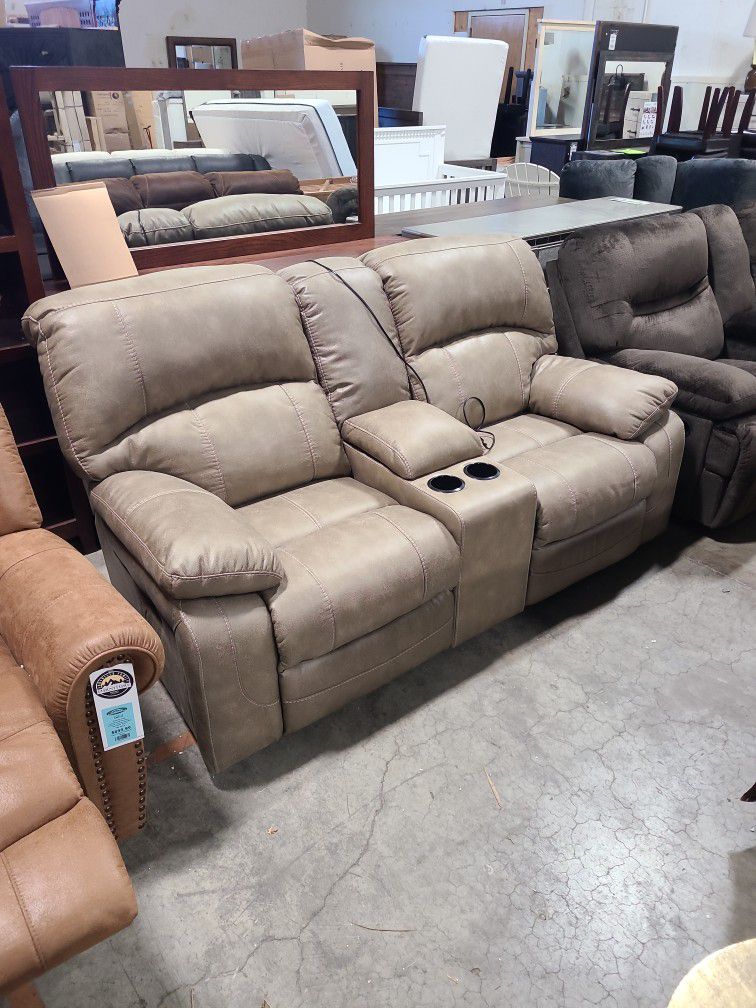 Power Reclining Love Seat With Power Head