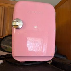 Pink mini fridge $10