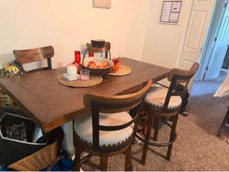 Dining room table