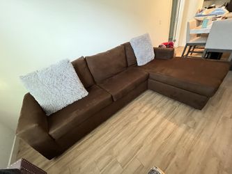 Brown Sectional Sofa with Chaise – Excellent Condition