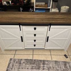 Tv stand *PLEASE READ DESCRIPTION FULLY*