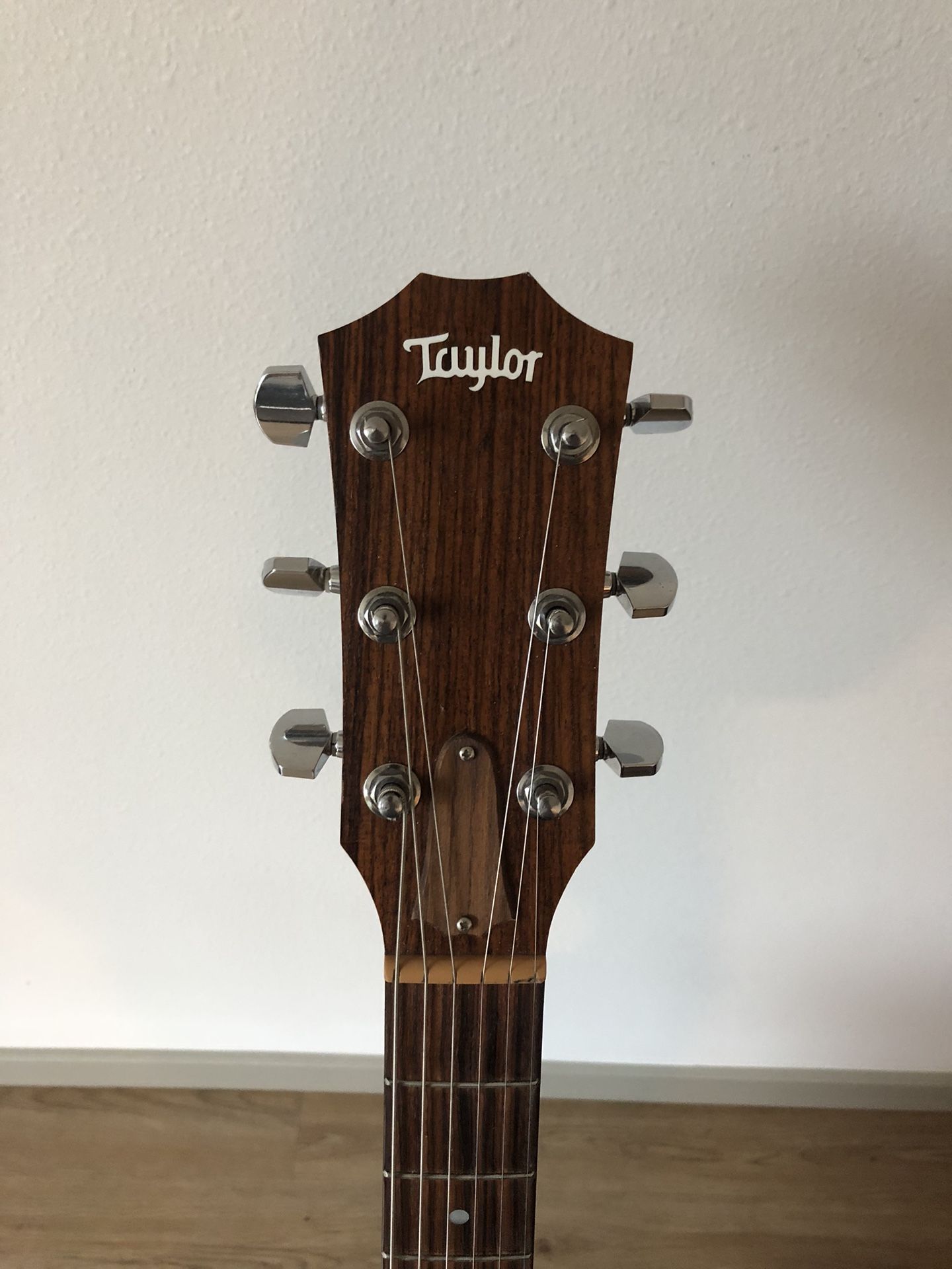Taylor Electric/Acoustic Guitar Mode 110ce