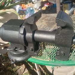 Heavy Duty Vise 