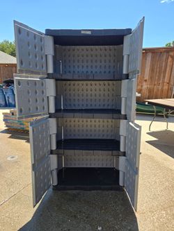 Large Rubbermaid 3 piece Garage cabinet storage