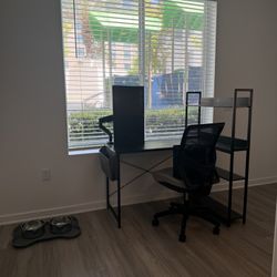 Black Desk