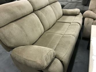New 6pc plush 5 recliner living room set. Was $2200 now $1000 must sell today last 1.
