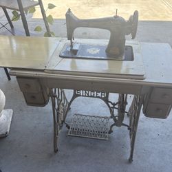 Antique Singer Sewing Machine Early 1900s