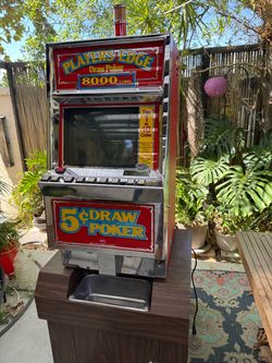 IGT players Edge Plus (PE+)  with stand. 5 cent machine. Everything works