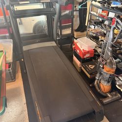 Treadmill Nordic track with free mat