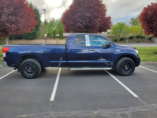 2011 Toyota Tundra 4x4 in great condition. 117k miles. Double cab, full