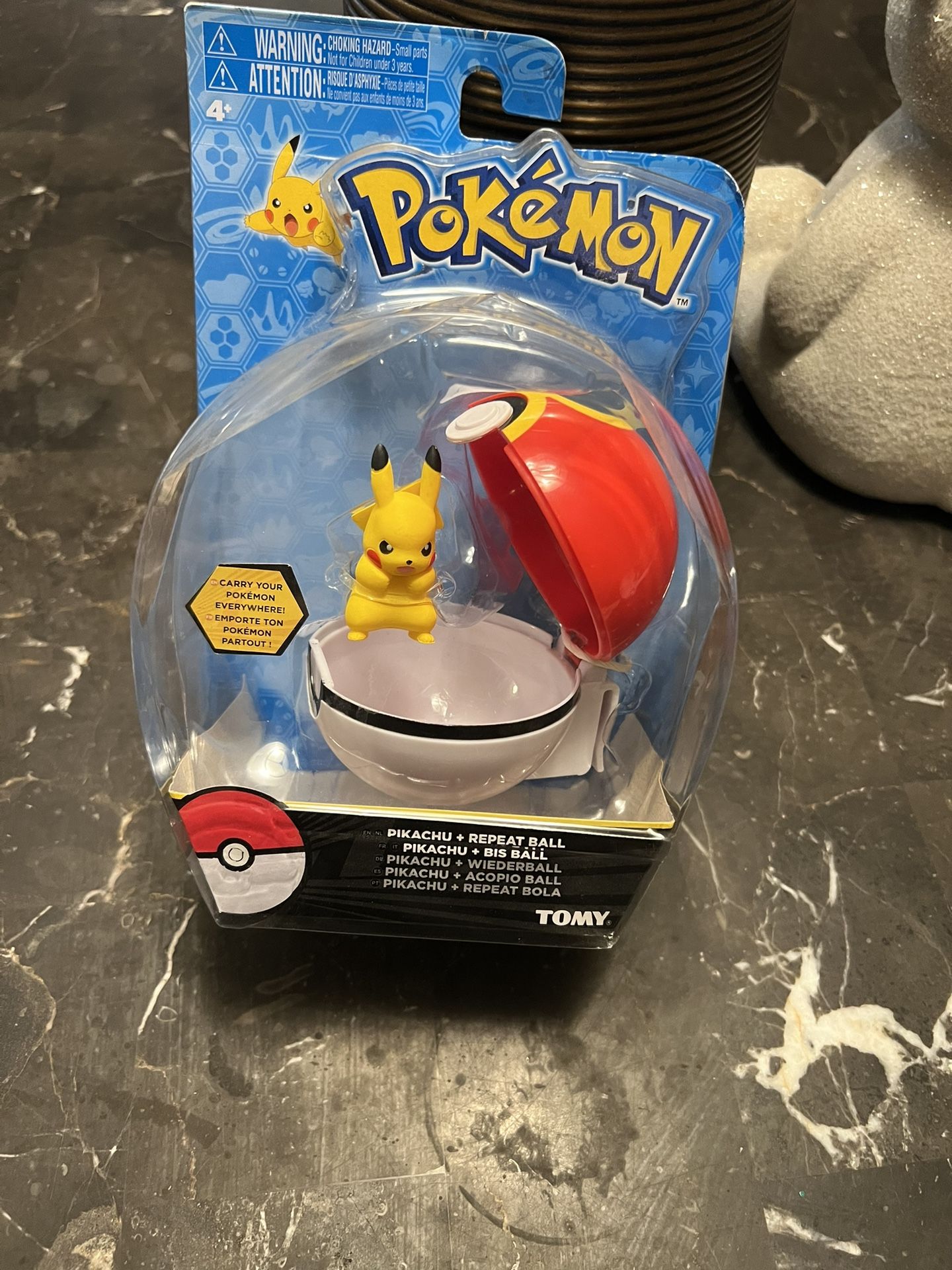 Pokemon Clip and Carry Poke Ball | 2 Inch Pikachu and Repeater Ball NEW