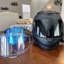 Shoei RF 1400 Matte Black Racing Motorcycle Helmet Size L w/Cardo &3 Visors  for Sale in Las Vegas, NV - OfferUp