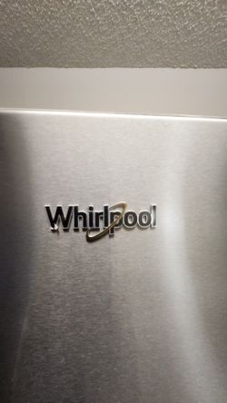 Whirlpool Refrigerator in EXCELLENT  condition!