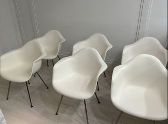 Set of 6 Authentic Herman Miller Eames Molded (DAX Style) Shell Chairs