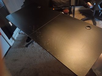 Gaming table w/ headphone hook WANT GONE